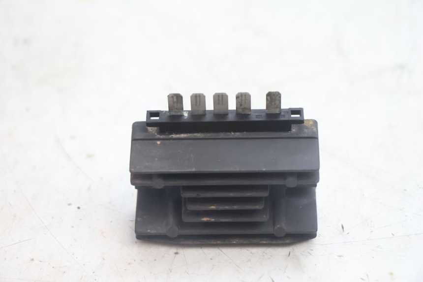 photo de REGULATOR ŁADOWANIA SUZUKI DR S 600 (1985 - 1989) - Szczegół części