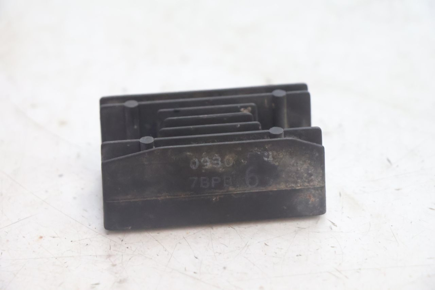 photo de REGULATOR ŁADOWANIA SUZUKI DR S 600 (1985 - 1989) - Inny kąt widzenia