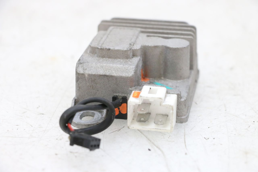 photo de REGULATOR ŁADOWANIA SEGWAY NINEBOT E125S 1 (2022 - 2026) - Zbliżenie techniczne