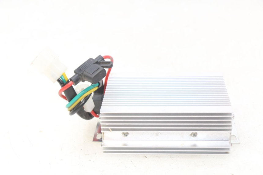 photo de REGULATOR ŁADOWANIA EFUN E2GO 1 (2017 - 2021) - Punkty mocowania