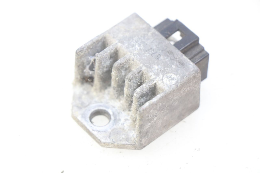 photo de REGULATOR ŁADOWANIA PEUGEOT ELYSTAR 50 (2002 - 2014) - Inny kąt widzenia