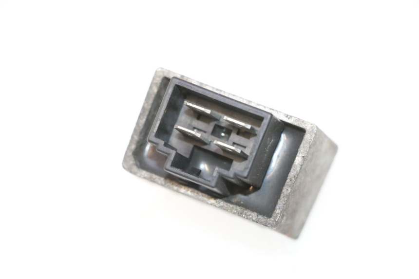 photo de REGULATOR ŁADOWANIA PEUGEOT ELYSTAR 50 (2002 - 2014) - Szczegół części
