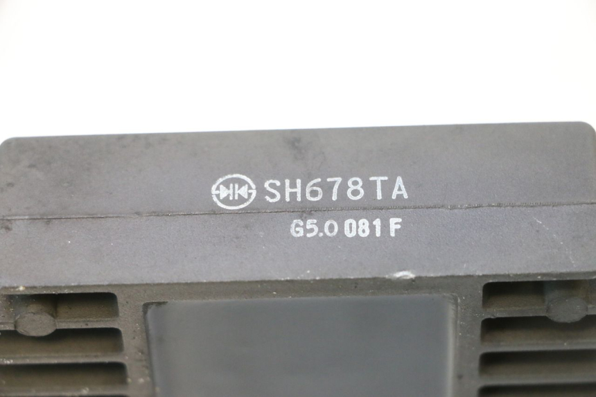 photo de REGULATOR ŁADOWANIA KAWASAKI ER-6 ER6 F ABS 650 (2012 - 2016) - Zbliżenie techniczne