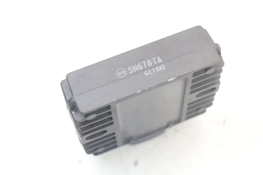 photo de REGULATOR ŁADOWANIA KAWASAKI ER-6 ER6 N 650 (2012 - 2016) - Zbliżenie techniczne