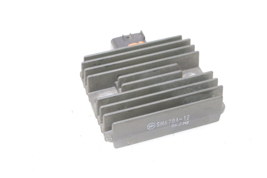 photo de REGULATOR ŁADOWANIA KAWASAKI ER-6 ER6 N 650 (2005 - 2009) - Zbliżenie techniczne