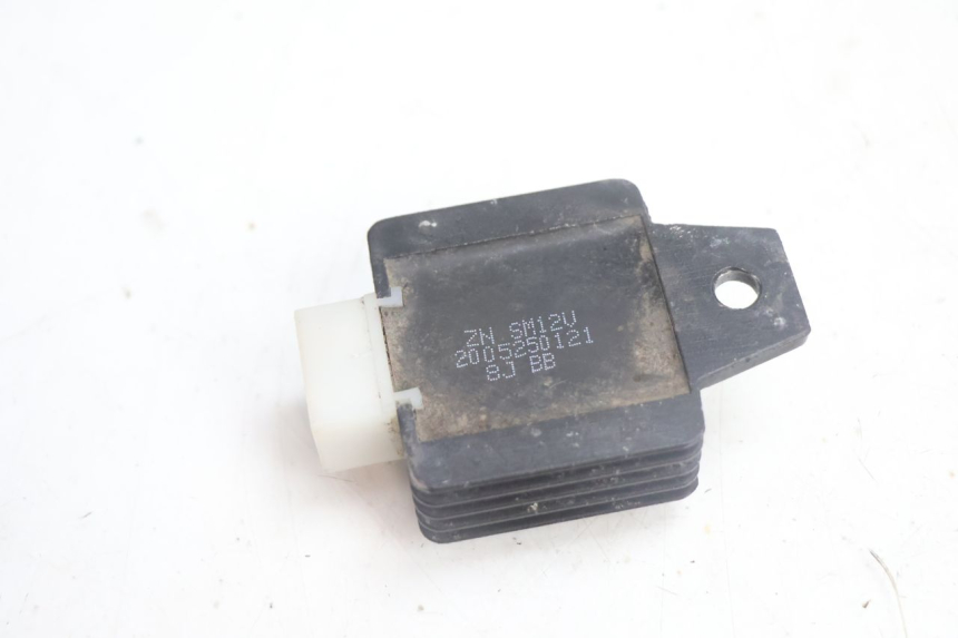 photo de REGULATOR ŁADOWANIA JM MOTORS EVOLIS 4T 50 (2018 - 2022) - Zoom stanu zużycia
