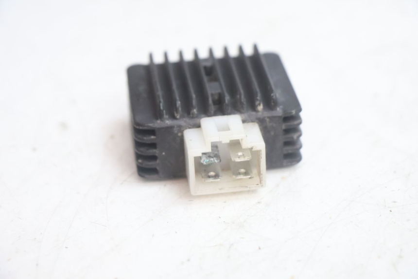 photo de REGULATOR ŁADOWANIA JM MOTORS EVOLIS 4T 50 (2018 - 2022) - Inny kąt widzenia
