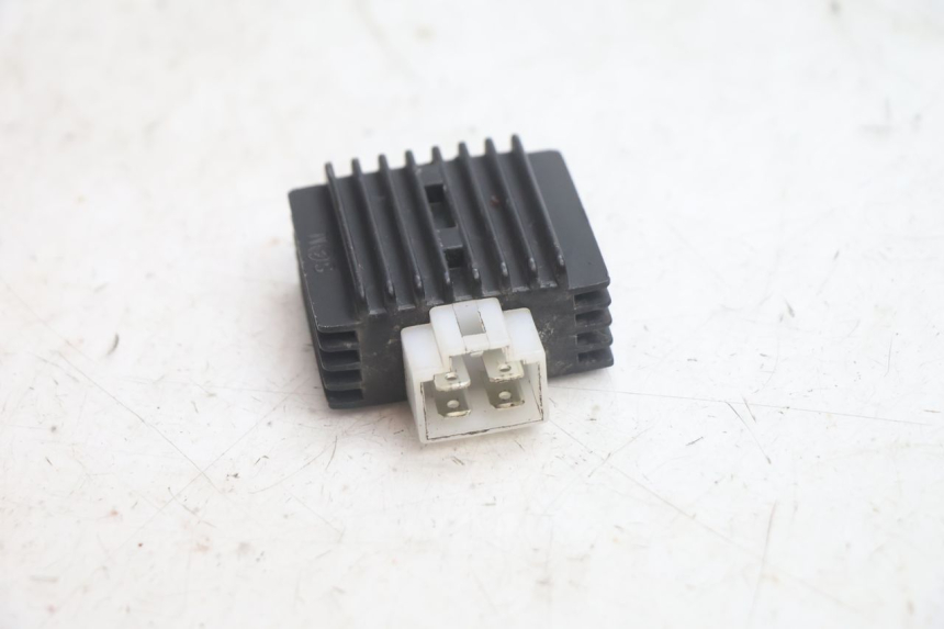 photo de REGULATOR ŁADOWANIA JM MOTORS EVOLIS 4T 50 (2018 - 2022) - Zoom stanu zużycia