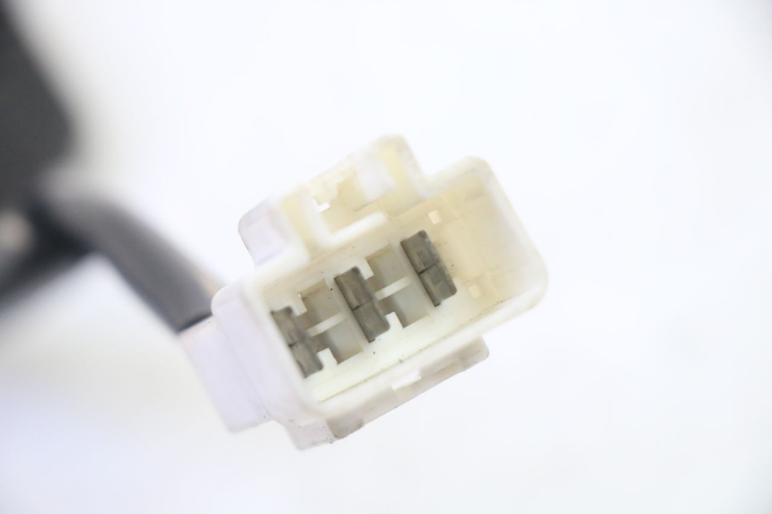 photo de REGULATOR ŁADOWANIA HONDA FES S-WING SWING ABS 125 (2007 - 2015) - Inny kąt widzenia