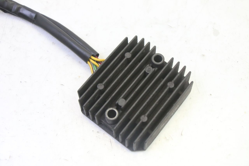 photo de REGULATOR ŁADOWANIA HONDA FES S-WING SWING ABS 125 (2007 - 2015) - Szczegół części