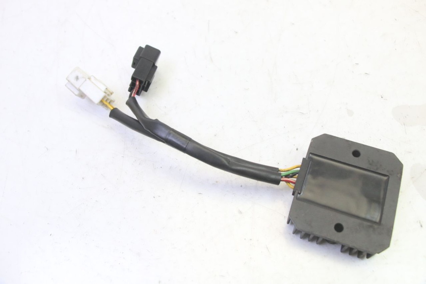 photo de REGULATOR ŁADOWANIA HONDA FES S-WING SWING ABS 125 (2007 - 2015) - Inny kąt widzenia