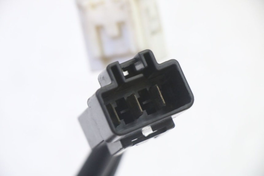 photo de REGULATOR ŁADOWANIA HONDA FES S-WING SWING ABS 125 (2007 - 2015) - Zbliżenie techniczne