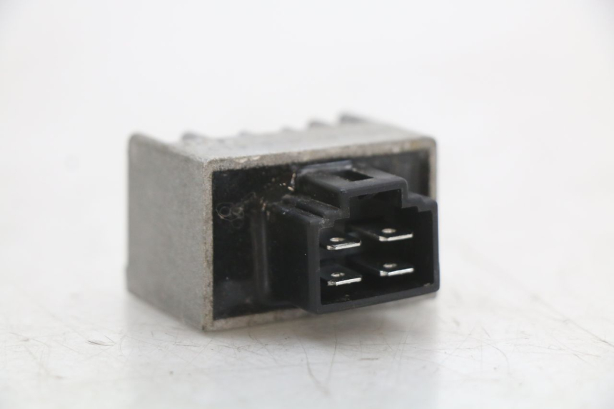 photo de REGULATOR ŁADOWANIA SYM FIDDLE 2 50 (2008 - 2013) - Zoom stanu zużycia