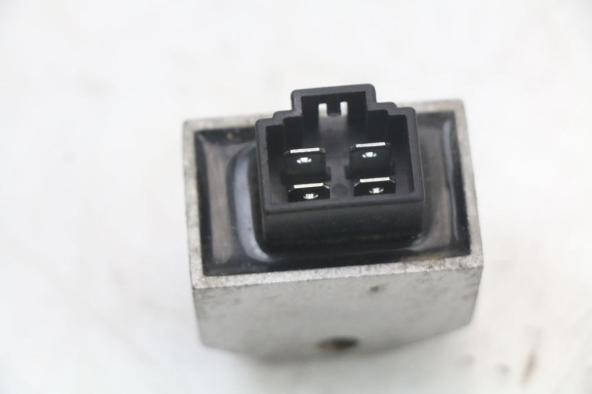 photo de REGULATOR ŁADOWANIA SYM FIDDLE 2 50 (2008 - 2013) - Zoom stanu zużycia