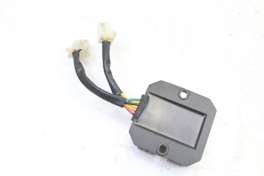 photo de REGULATOR ŁADOWANIA SYM FIDDLE 3 III 125 (2014 - 2020) - Zoom stanu zużycia