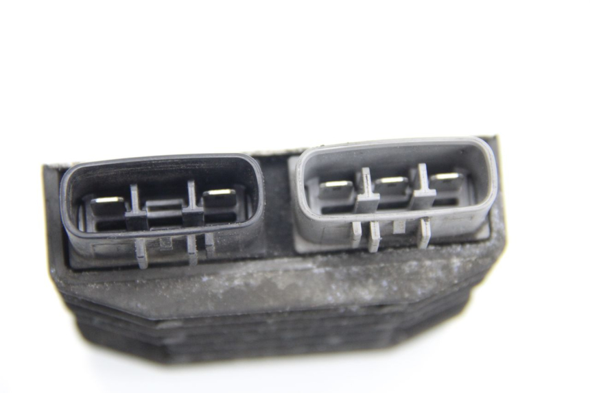 photo de REGULATOR ŁADOWANIA YAMAHA FJR ABS 1300 (2006 - 2012) - Zbliżenie techniczne