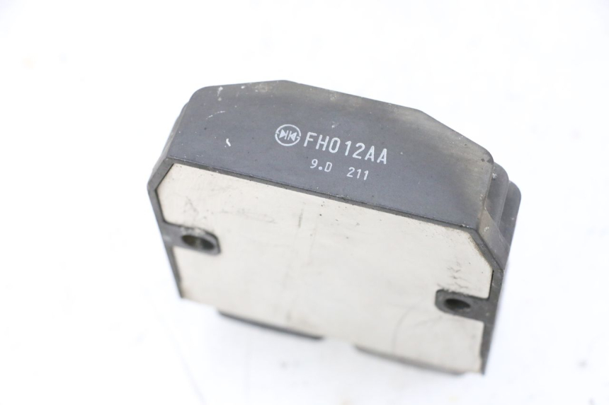 photo de REGULATOR ŁADOWANIA YAMAHA FJR ABS 1300 (2006 - 2012) - Punkty mocowania