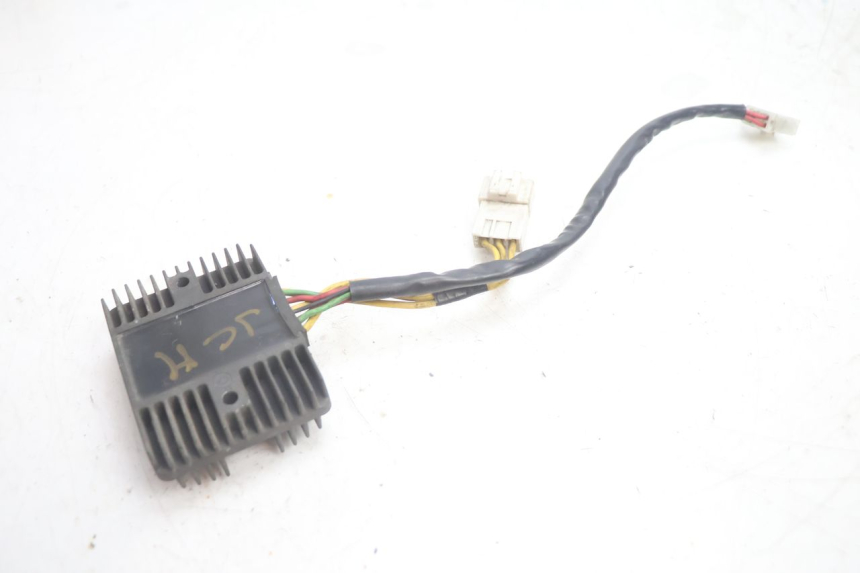 photo de REGULATOR ŁADOWANIA HONDA FJS SILVER WING SILVERWING 400 (2005 - 2008) - Inny kąt widzenia