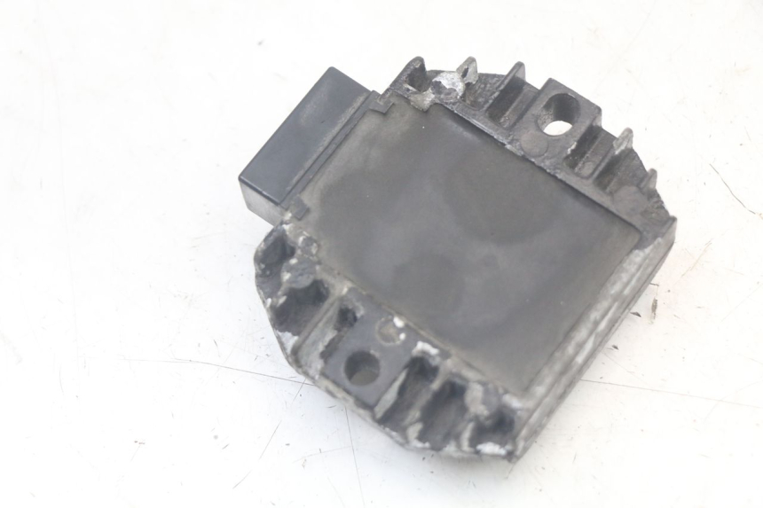 photo de REGULATOR ŁADOWANIA MBK FLAME X 125 (2007 - 2016) - Zbliżenie techniczne