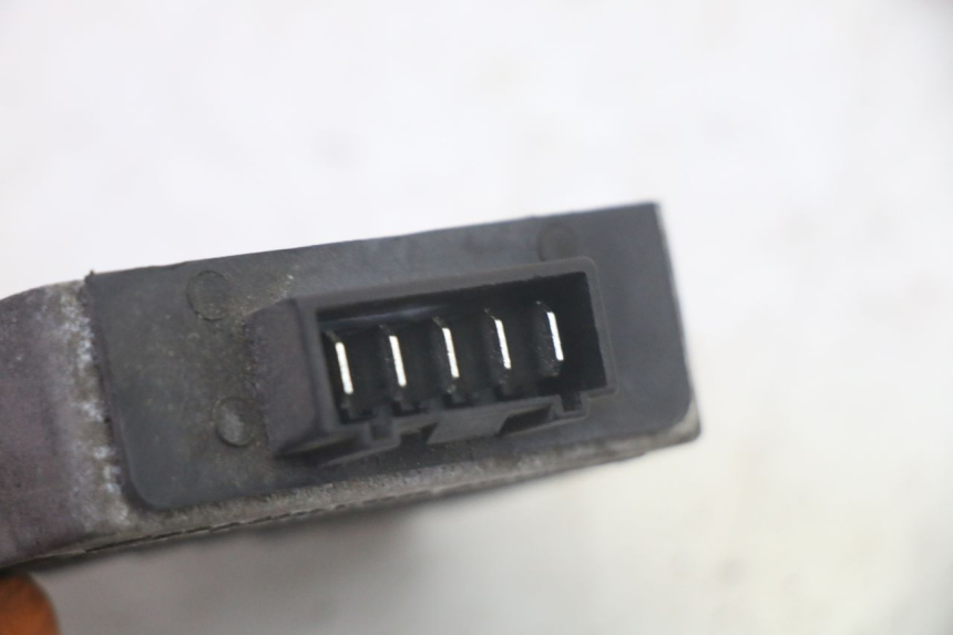 photo de REGULATOR ŁADOWANIA PIAGGIO FLY 4T 50 (2013 - 2017) - Inny kąt widzenia