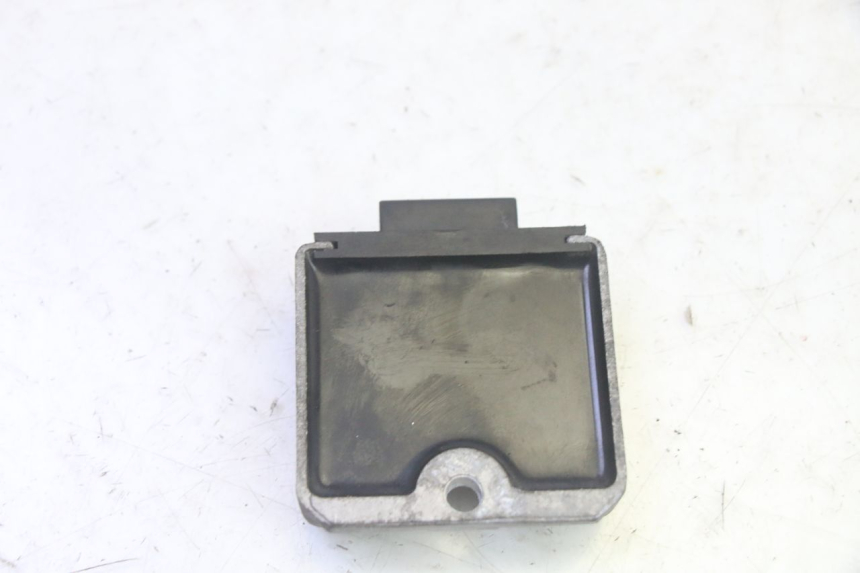 photo de REGULATOR ŁADOWANIA PIAGGIO FLY 4T 50 (2013 - 2017) - Zbliżenie techniczne