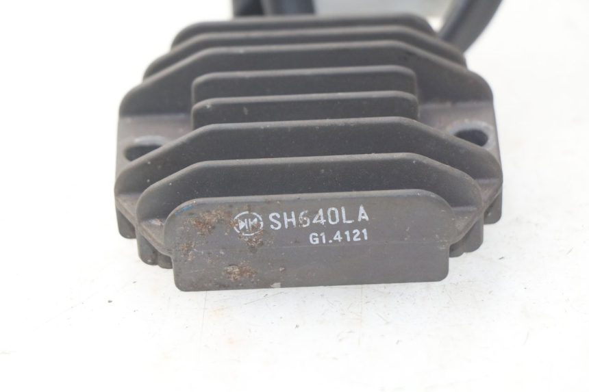 photo de REGULATOR ŁADOWANIA PIAGGIO FLY IE 125 (2012 - 2017) - Inny kąt widzenia