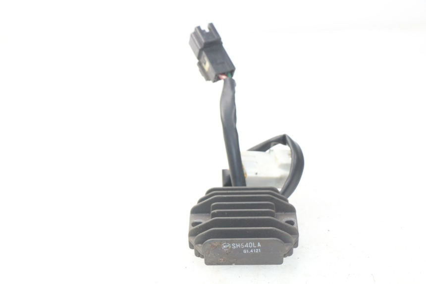 photo de REGULATOR ŁADOWANIA PIAGGIO FLY IE 125 (2012 - 2017) - Zbliżenie techniczne