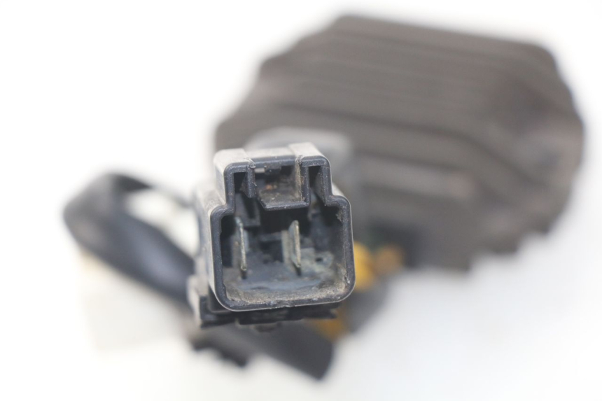 photo de REGULATOR ŁADOWANIA PIAGGIO FLY IE 125 (2012 - 2017) - Punkty mocowania