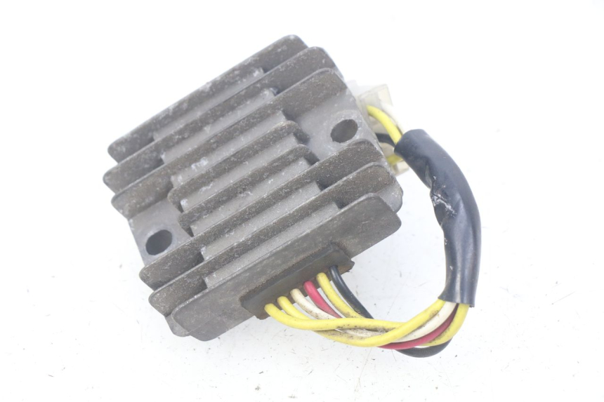 photo de REGULATOR ŁADOWANIA SACHS FY125T FY T 125 (2007 - 2011) - Zbliżenie techniczne