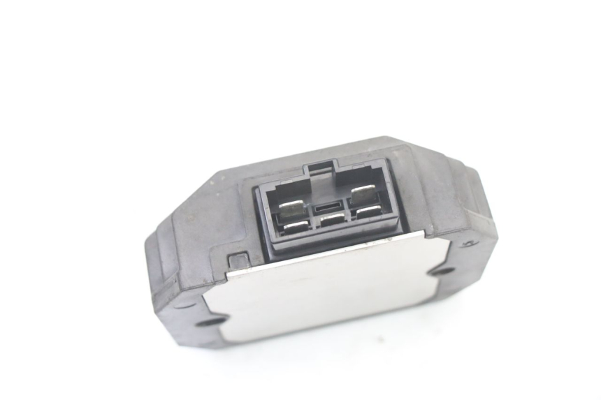 photo de REGULATOR ŁADOWANIA YAMAHA FZ6 FAZER S2 600 (2007 - 2011) - Zoom stanu zużycia