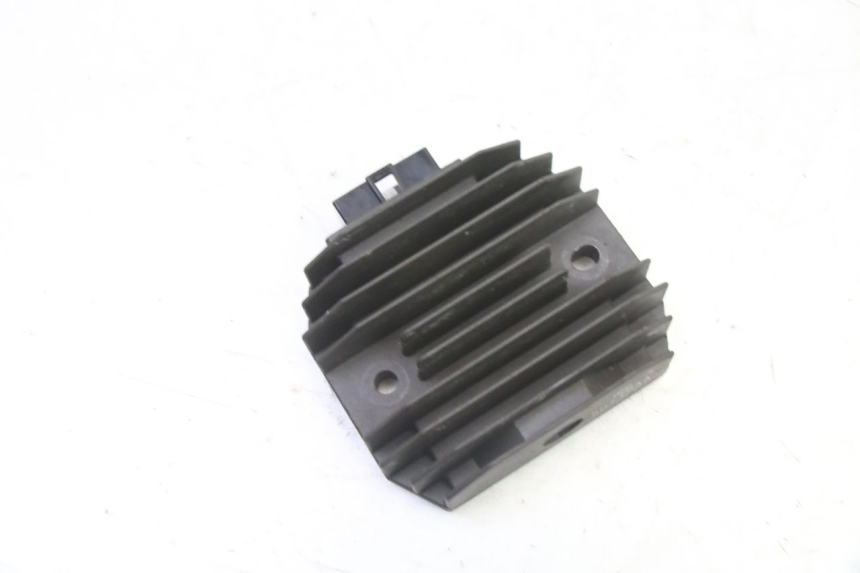 photo de REGULATOR ŁADOWANIA YAMAHA FZ6 FAZER S2 600 (2007 - 2011) - Szczegół części