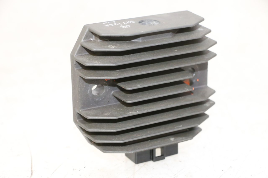 photo de REGULATOR ŁADOWANIA YAMAHA FZ6 N FAZER 600 (2004 - 2006) - Widok główny