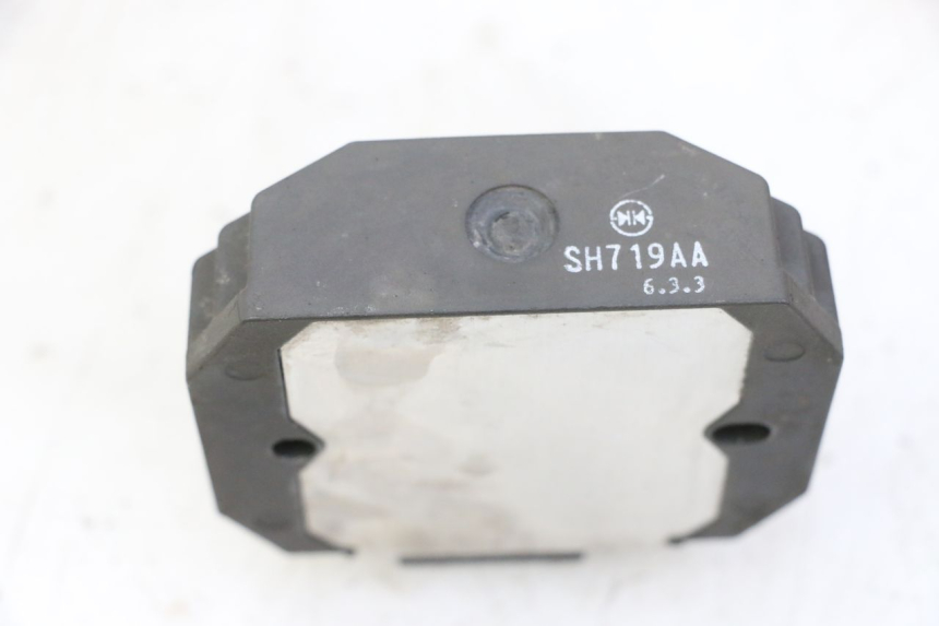 photo de REGULATOR ŁADOWANIA YAMAHA FZ6 N FAZER 600 (2004 - 2006) - Szczegół części