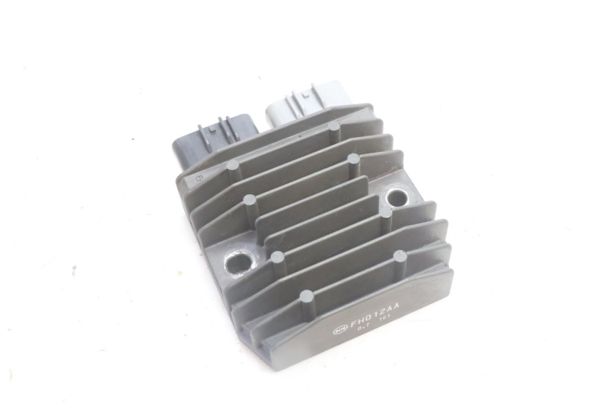 photo de REGULATOR ŁADOWANIA YAMAHA FZ8 800 (2010 - 2016) - Szczegół części