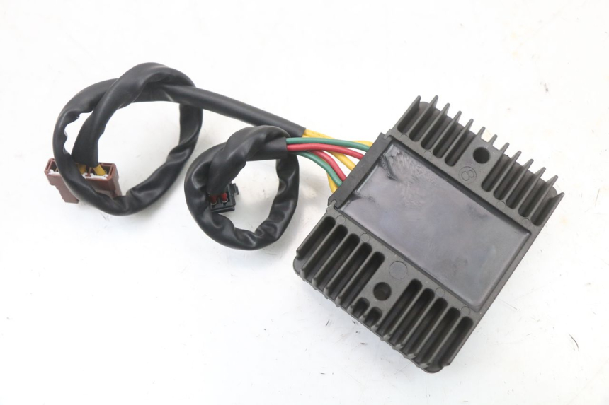 photo de REGULATOR ŁADOWANIA PEUGEOT GEOPOLIS RS 125 (2007 - 2009) - Zbliżenie techniczne