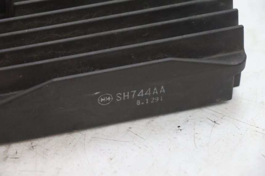 photo de REGULATOR ŁADOWANIA GILERA GP 800 (2007 - 2013) - Zoom stanu zużycia