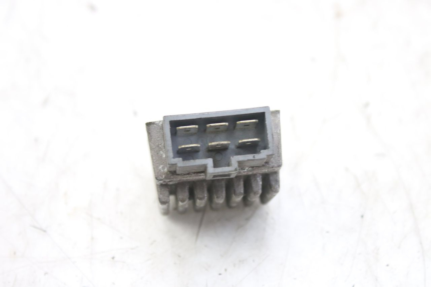 photo de REGULATOR ŁADOWANIA DERBI GPR 50 (2004 - 2009) - Szczegół części