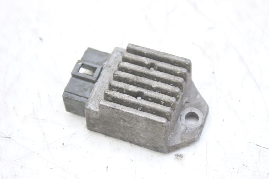 photo de REGULATOR ŁADOWANIA DERBI GPR 50 (2004 - 2009) - Inny kąt widzenia