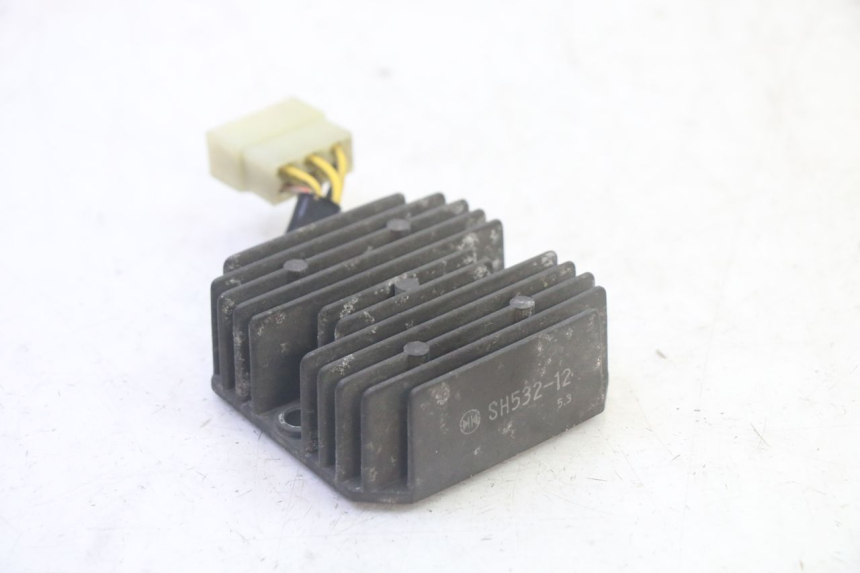 photo de REGULATOR ŁADOWANIA KAWASAKI GPX R WARBIRD 600 (1988 - 1993) - Zoom stanu zużycia