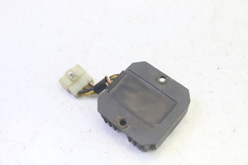 photo de REGULATOR ŁADOWANIA KAWASAKI GPX R WARBIRD 600 (1988 - 1993) - Inny kąt widzenia