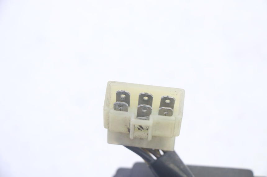 photo de REGULATOR ŁADOWANIA KAWASAKI GPX R WARBIRD 600 (1988 - 1993) - Zbliżenie techniczne