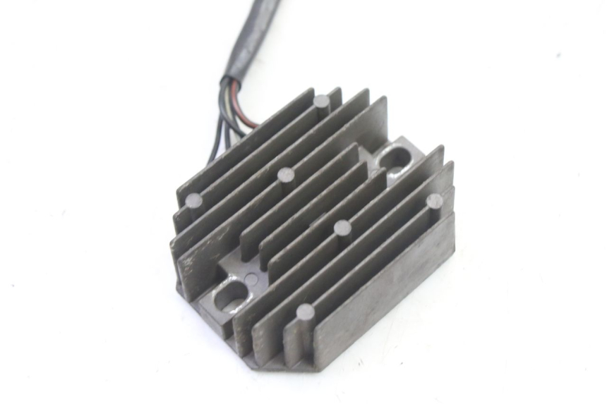 photo de REGULATOR ŁADOWANIA SUZUKI GS GSE 500 (2001 - 2003) - Zoom stanu zużycia