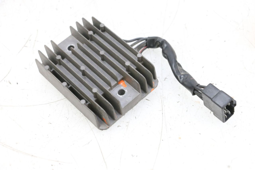 photo de REGULATOR ŁADOWANIA SUZUKI GSXR GSX-R 1000 (2003 - 2004) - Zbliżenie techniczne