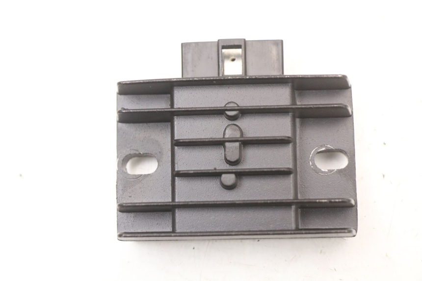 photo de REGULATOR ŁADOWANIA HYOSUNG GTR 125 (2006 - 2008) - Zoom stanu zużycia