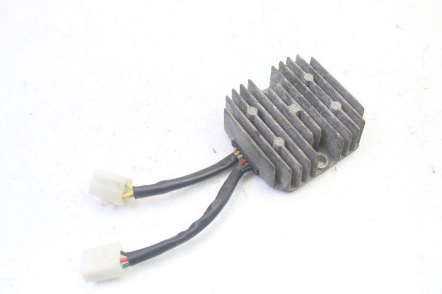 photo de REGULATOR ŁADOWANIA SYM GTS EVO 125 (2009 - 2013) - Zoom stanu zużycia