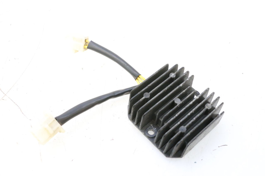 photo de REGULATOR ŁADOWANIA SYM GTS EVO 125 (2009 - 2013) - Widok główny