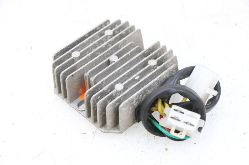 photo de REGULATOR ŁADOWANIA JM MOTORS GTS 125 (2015 - 2019) - Zbliżenie techniczne