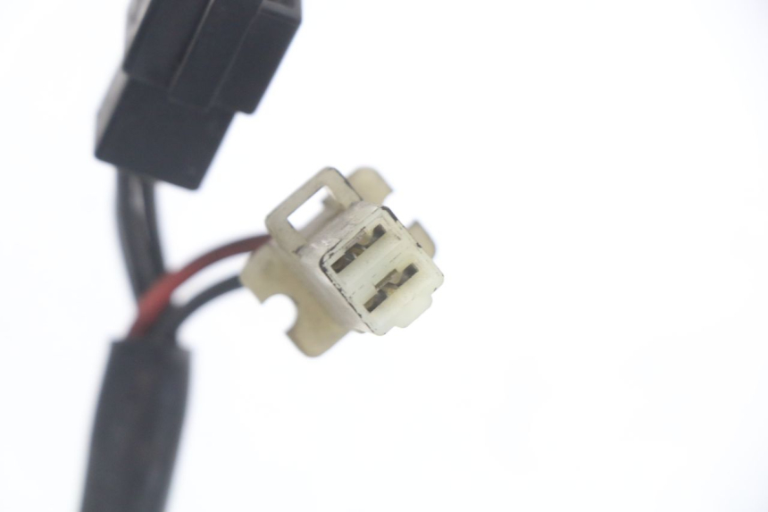 photo de REGULATOR ŁADOWANIA SUZUKI GZ MARAUDER 125 (1998 - 2004) - Zbliżenie techniczne