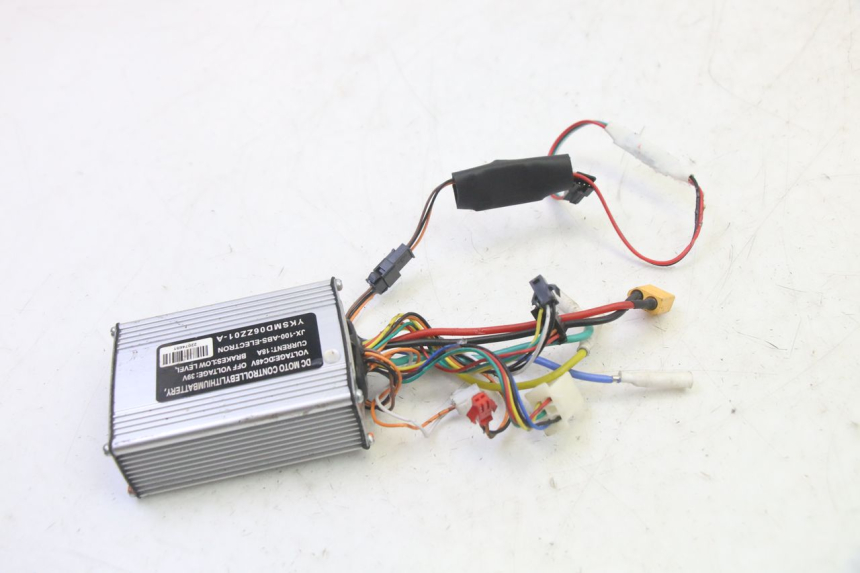 photo de REGULATOR ŁADOWANIA HITWAY H5 1 - Zoom stanu zużycia