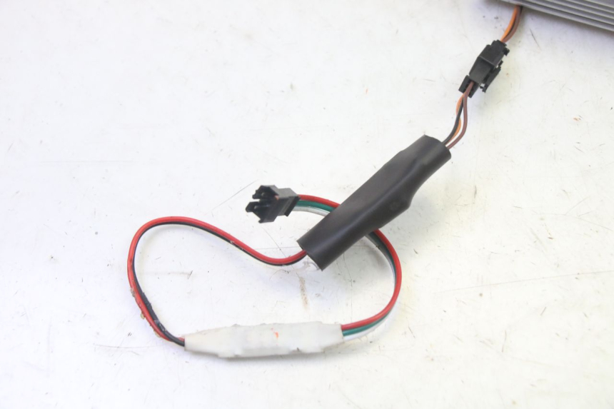 photo de REGULATOR ŁADOWANIA HITWAY H5 1 - Punkty mocowania